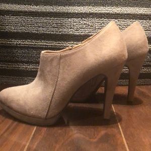 Size 8 Merona tan booties